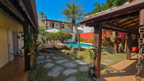 Casa Aconchegante com Piscina e Comodidades, Apenas 50m da Praia!